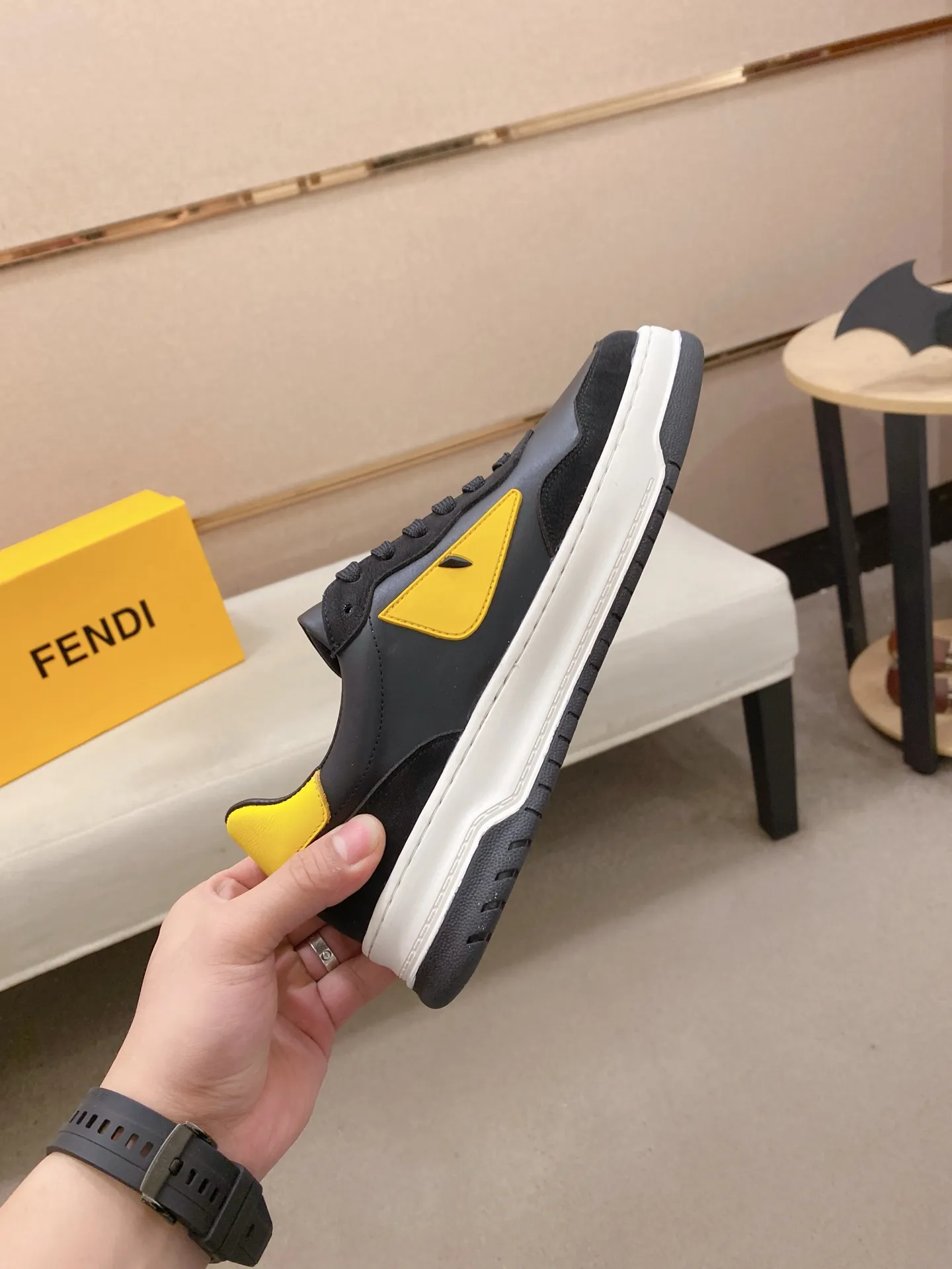 Factory price 380💰 (fendi) New style 👊🏻 upper 🇮🇹 imported cowhide fabric 🇩🇪 lining imported sheepskin lining. The original outsole is molded to highlight the identity of every man, and the upper foot is elegant and stable🚶🏻🚶🏻The high-end custom counters reproduce the original version📯No matter the wind or rain, the shoe last remains unchanged and can withstand the verification of time🔍️,🔵 Size: 38-44